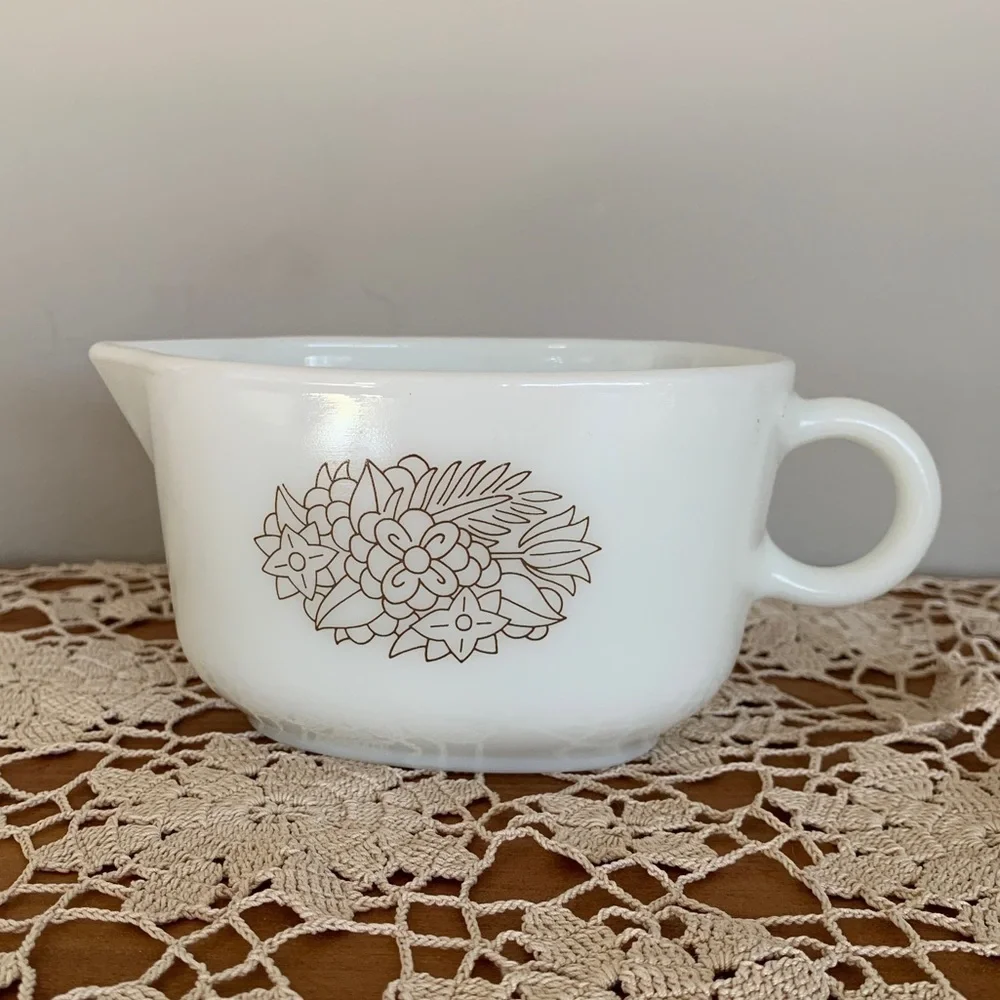 PYREX VINTAGE GRAVY BOAT - Picture 1 of 4